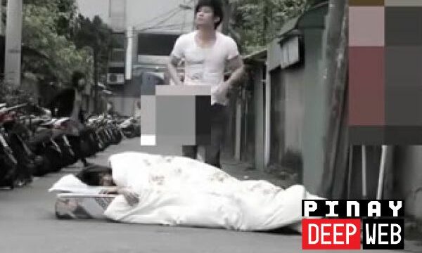 Naglatag ng Higaan sa Daanan – Kantot parin kahit may mga Taong Dumadaan