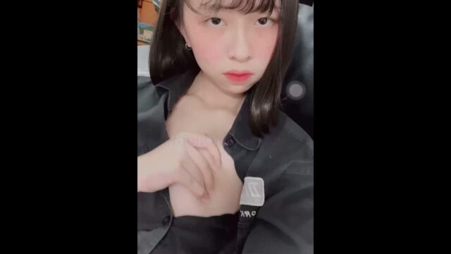 Webcam sex with cute Taiwanese teen @nhisc._.51