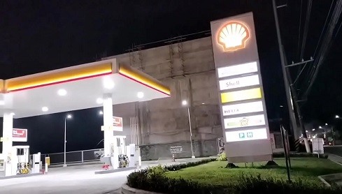 Quickie sa CR ng Shell Gasoline Station