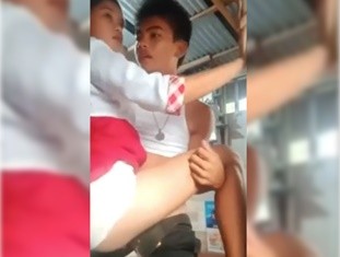 Pinoy Tricycle Driver Iniyot Muna Ang Syota Bago Pumasada