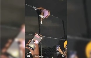 Umakyat sa Gate ng Mala-Spiderman Makapag SEX Lang