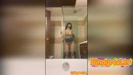 Solid na kinantot si Pinay sa loob ng banyo