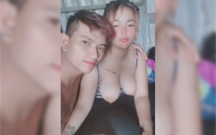 Hindi Napansin na Litaw na ang Papaya Boobs Niya