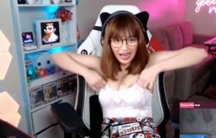 Pinay Facebook Gamer Pinakita ang kanyang Utong sa Livestream