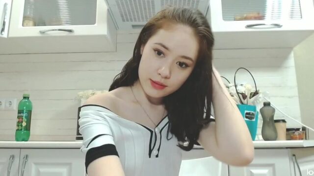 Cute Vietnamese camgirl masturbate with vibrator