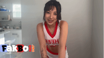 Pinutokan ang sexy na cheerleader