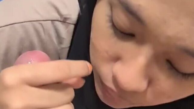 Indonesian girl oral sex pov