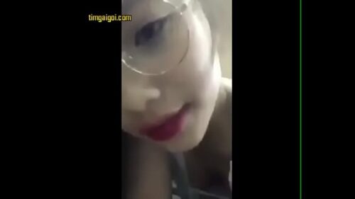 Inantay ni ate tumira ang costumer