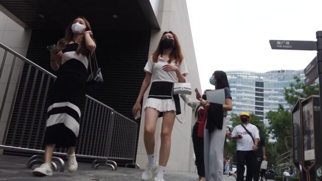 Upskirt japanese girl on streetw