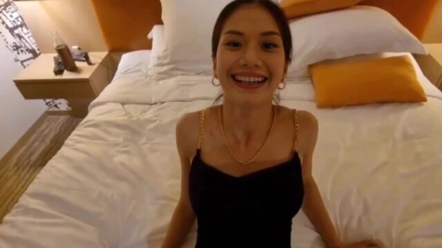 Perfect Sarawak girl fucks in hotel