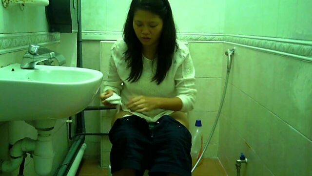 Hidden spy cam in Malaysia toilet [6]